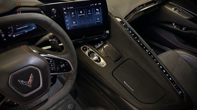 Used 2024 Chevrolet Corvette Stingray Premium Cpe w/ Z51 Performance Package RWD image 5