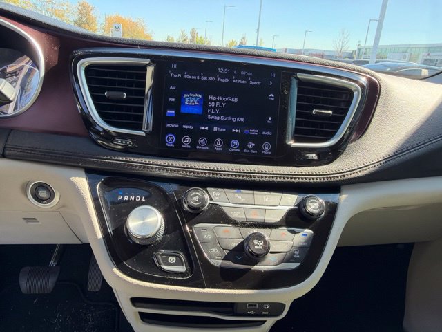 Used 2017 Chrysler Pacifica Limited w/ Advanced Safetytec Group FWD image 15