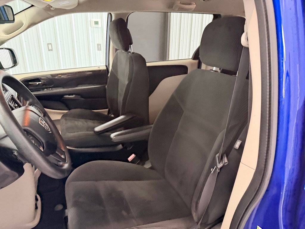 Used 2018 Dodge Grand Caravan SE w/ UConnect Hands-Free Group image 10