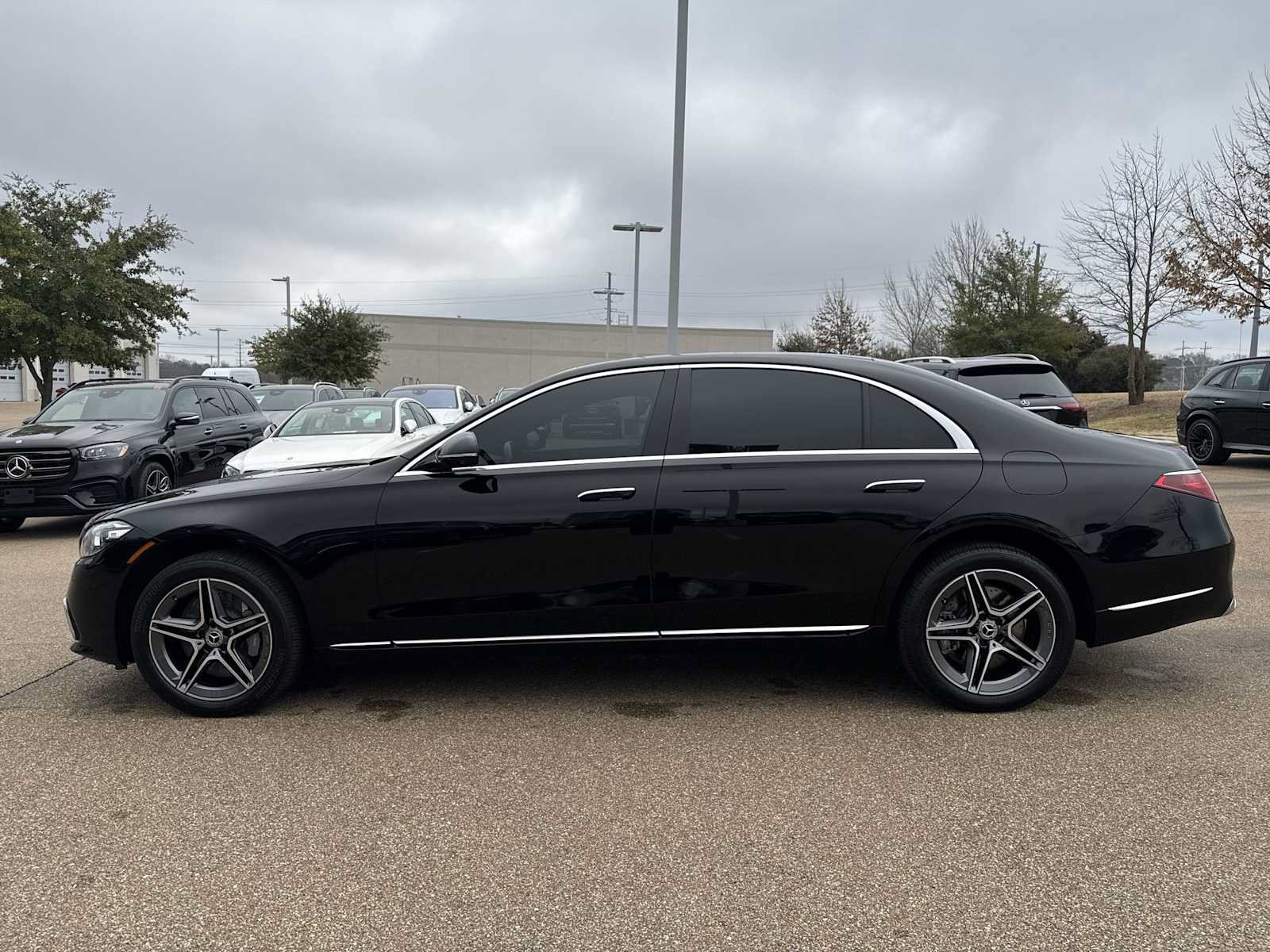 Used 2024 Mercedes-Benz S 580e 4MATIC Sedan image 3