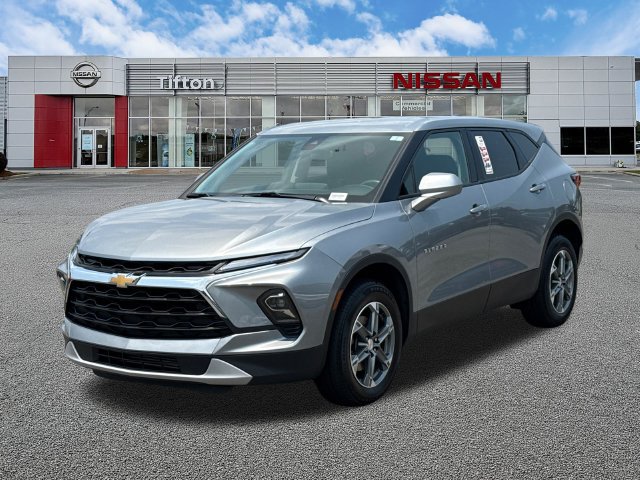 Used 2025 Chevrolet Blazer LT AWD/4WD image 3