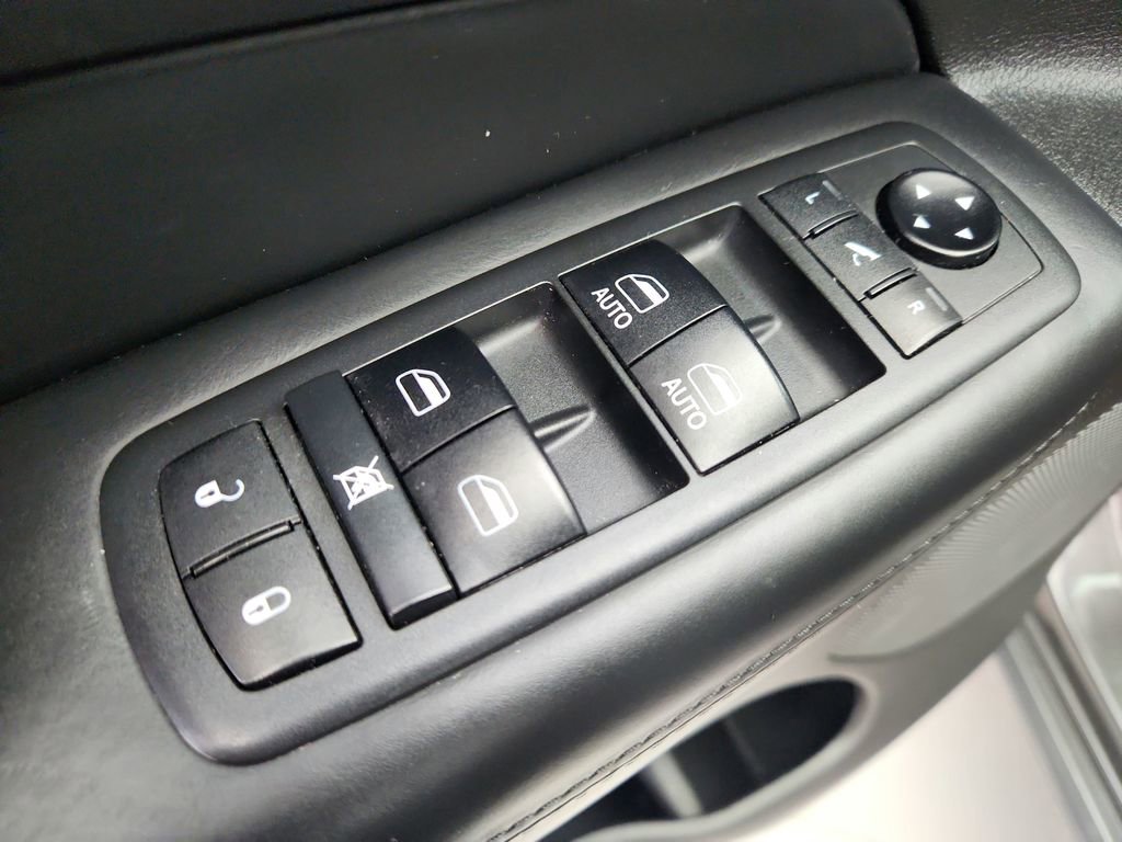 Used 2018 Jeep Grand Cherokee Overland image 22