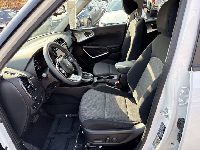 Used 2025 Kia Soul S FWD image 14