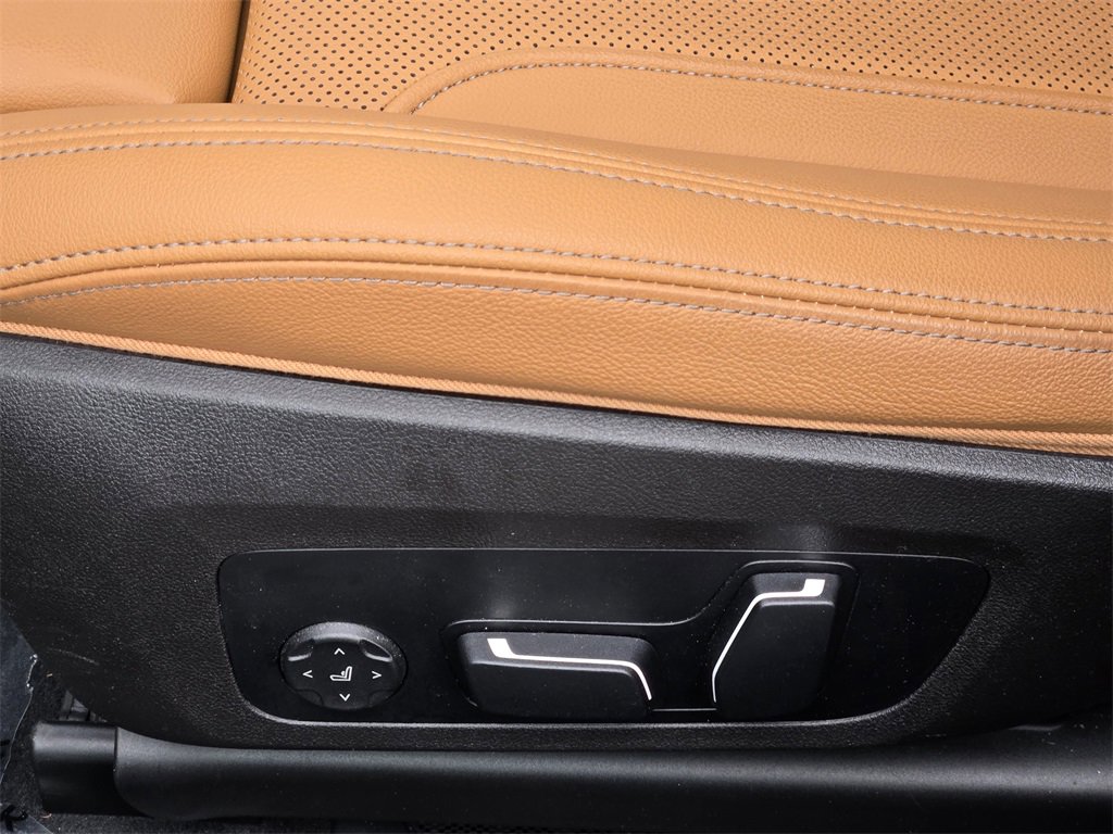 Certified 2025 BMW 330i xDrive Sedan w/ M Sport Package image 27