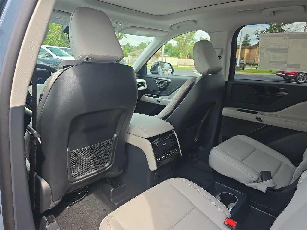 New 2027 Lincoln Aviator 2WD image 11