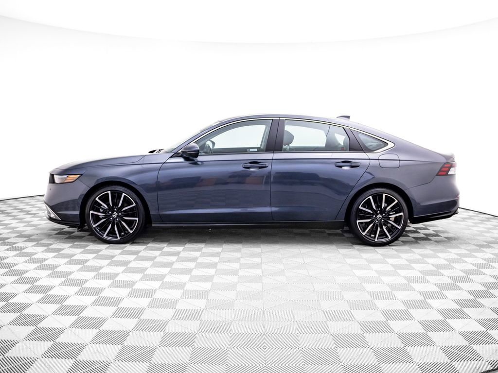 Used 2024 Honda Accord Touring image 2