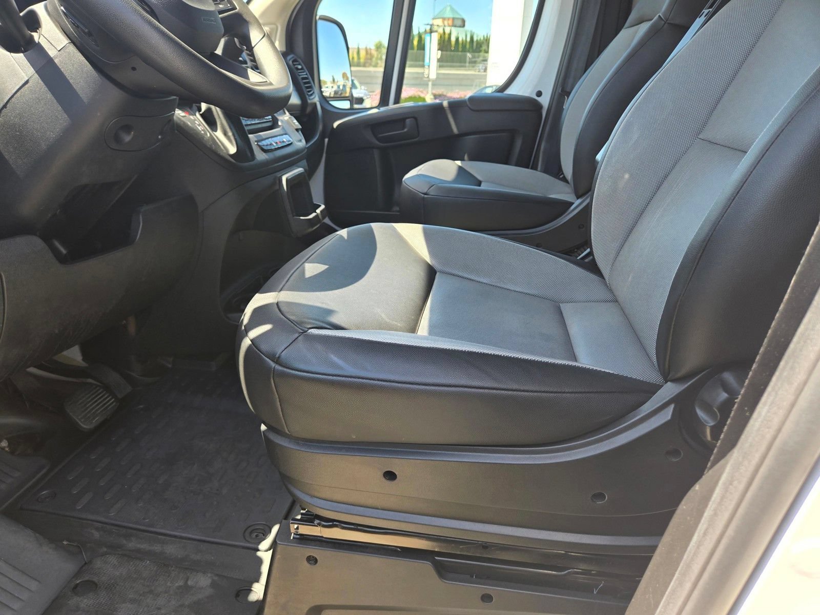 Used 2025 RAM ProMaster 2500 w/ Convenience Group FWD image 12