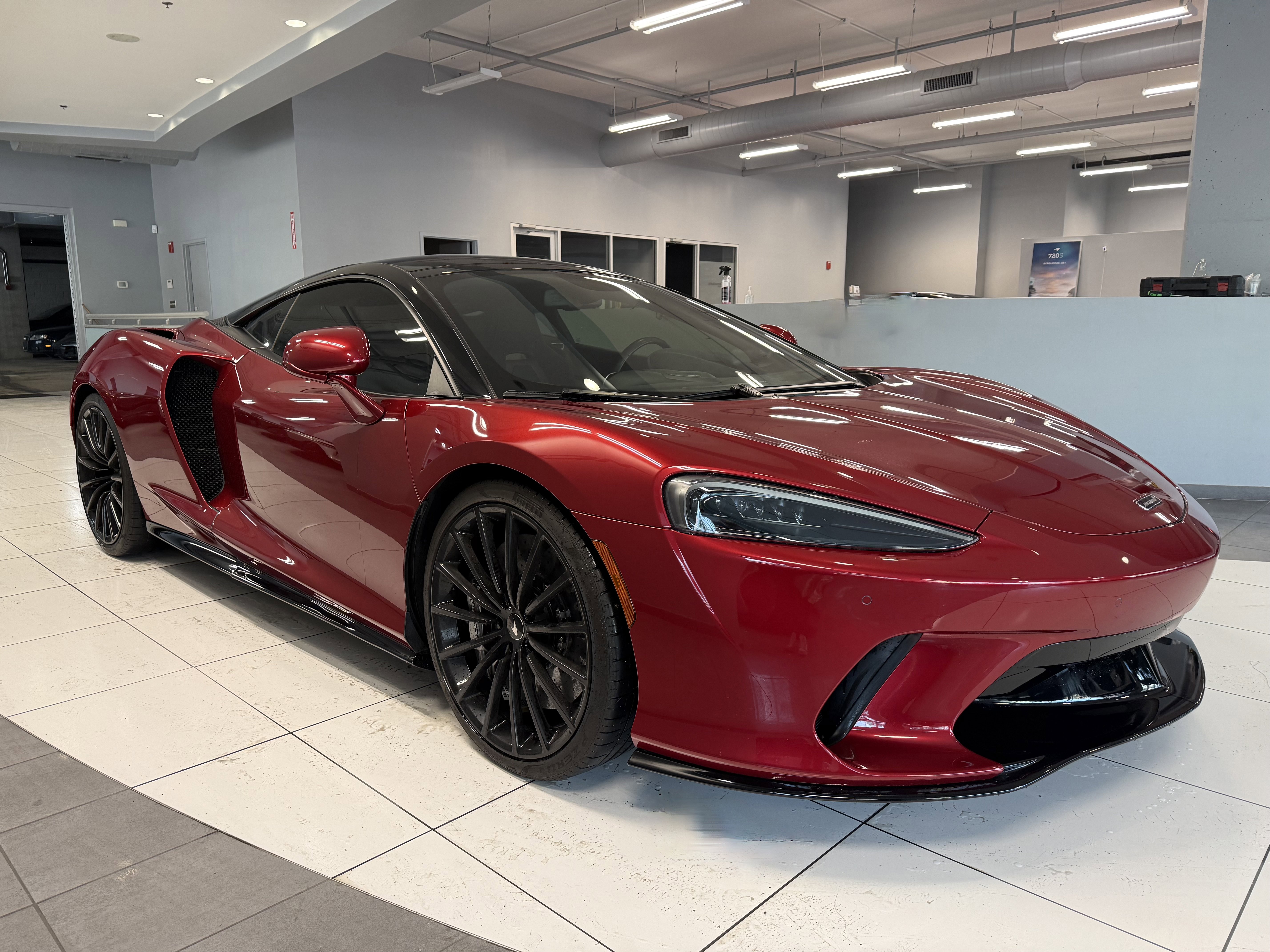Used 2022 McLaren GT image 5