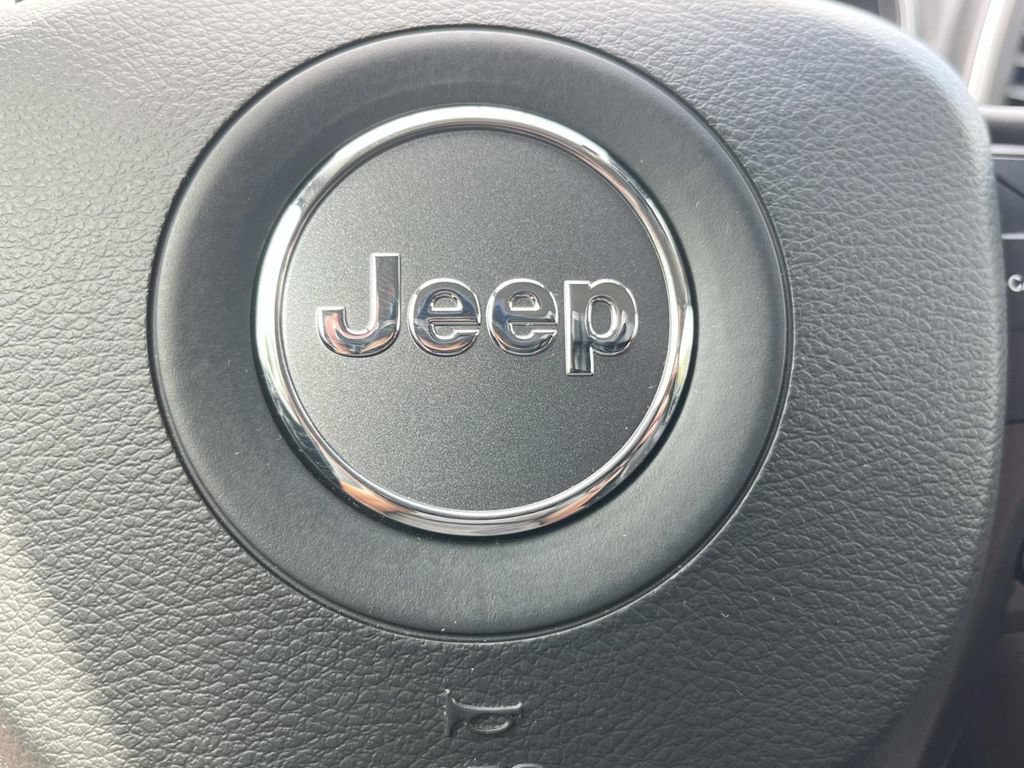 Used 2021 Jeep Cherokee Trailhawk AWD/4WD image 37