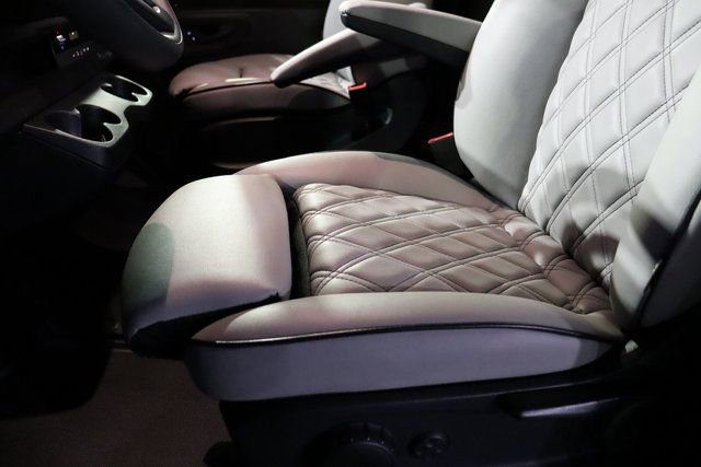 Used 2023 Mercedes-Benz Sprinter 2500 image 25