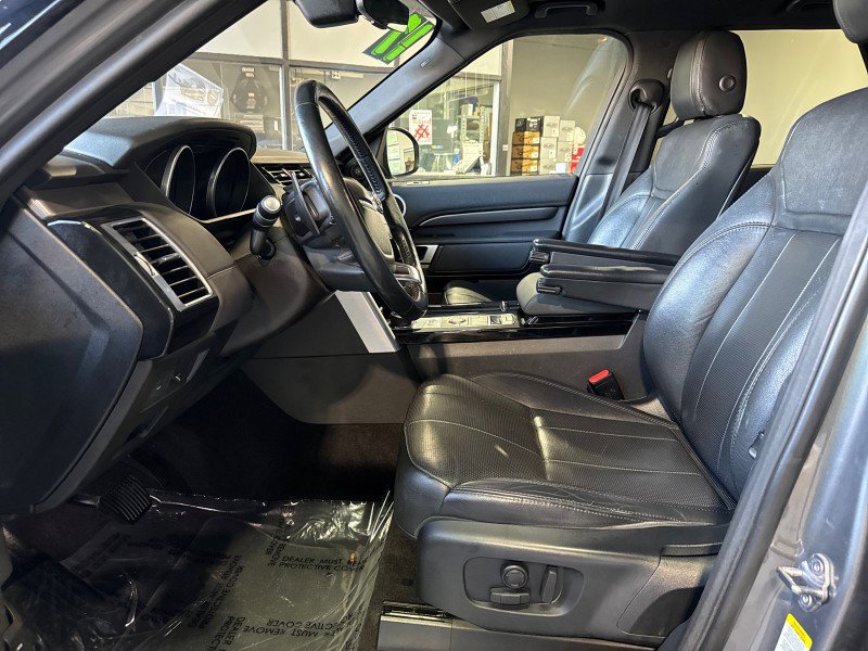 Used 2017 Land Rover Discovery HSE image 29