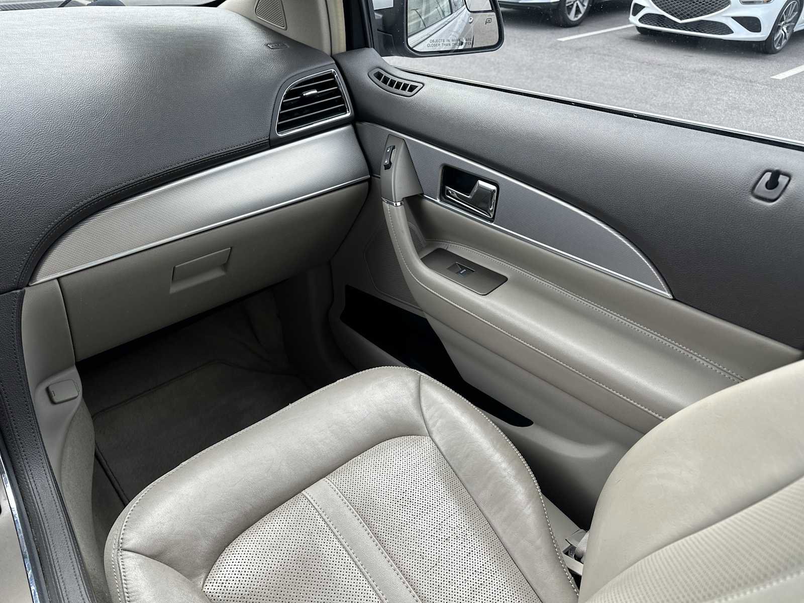 Used 2012 Lincoln MKX FWD w/ Class II Trailer Tow Pkg image 11