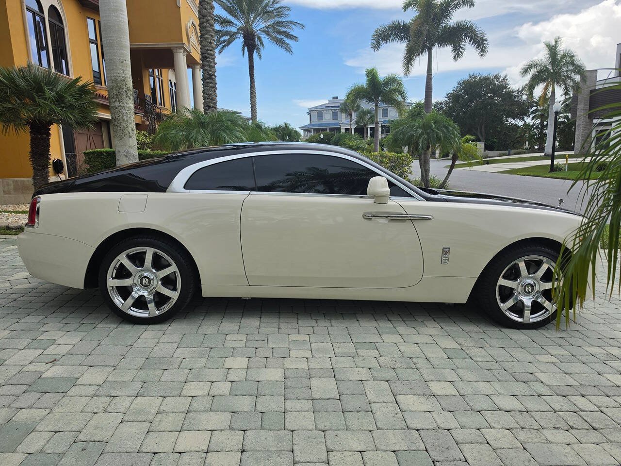Used 2014 Rolls-Royce Wraith RWD image 37