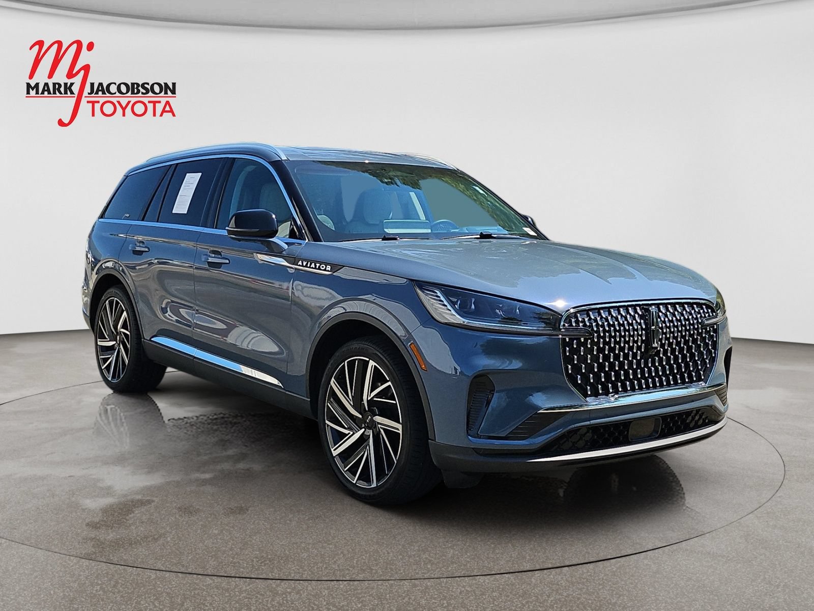 Used 2025 Lincoln Aviator Reserve w/ Equipment Group 201A AWD/4WD image 3