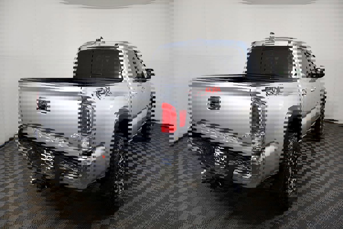 Used 2022 Toyota Tacoma TRD Off-Road image 9