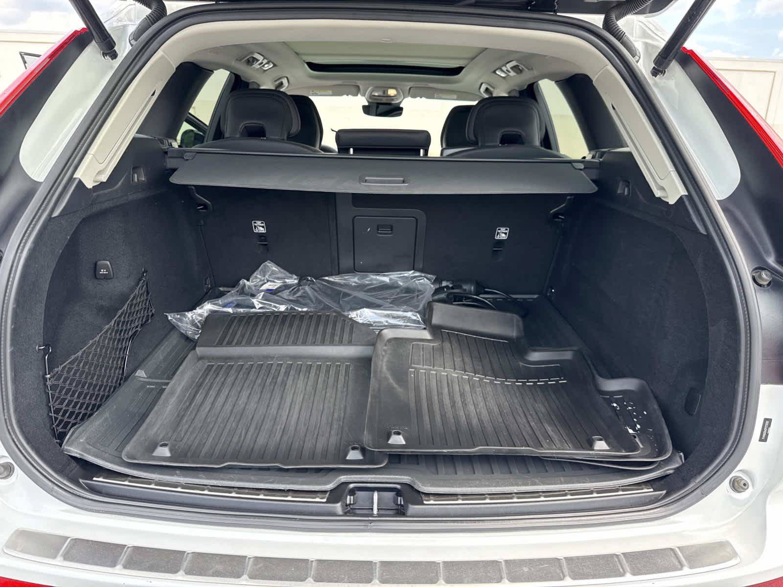 Used 2023 Volvo XC60 T8 Plus w/ Climate Package AWD/4WD image 29