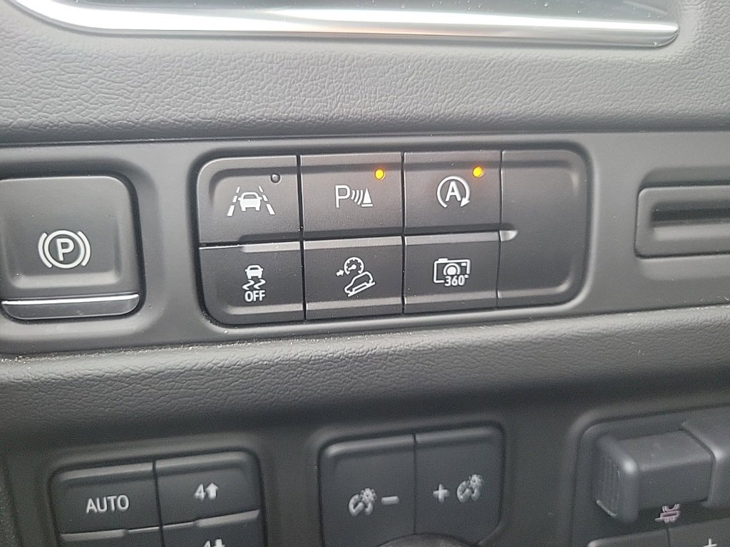 Used 2024 Chevrolet Suburban Z71 w/ Luxury Package image 10