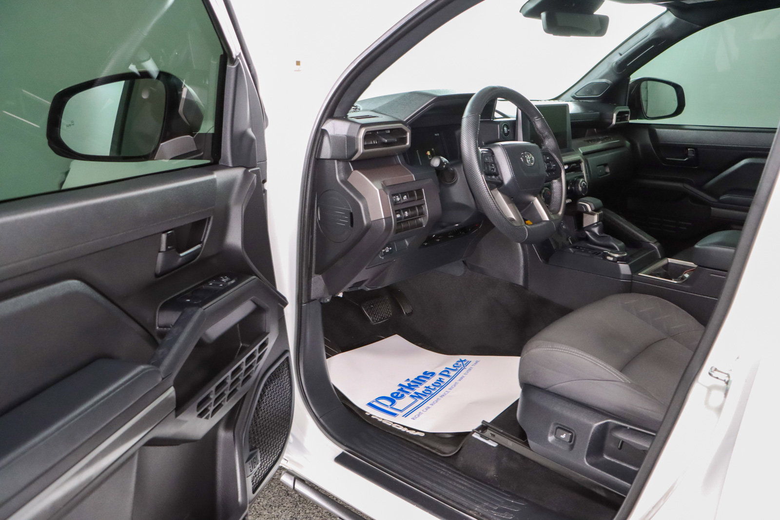 Used 2024 Toyota Tacoma SR5 image 3