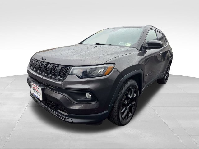 Used 2023 Jeep Compass Latitude AWD/4WD image 3