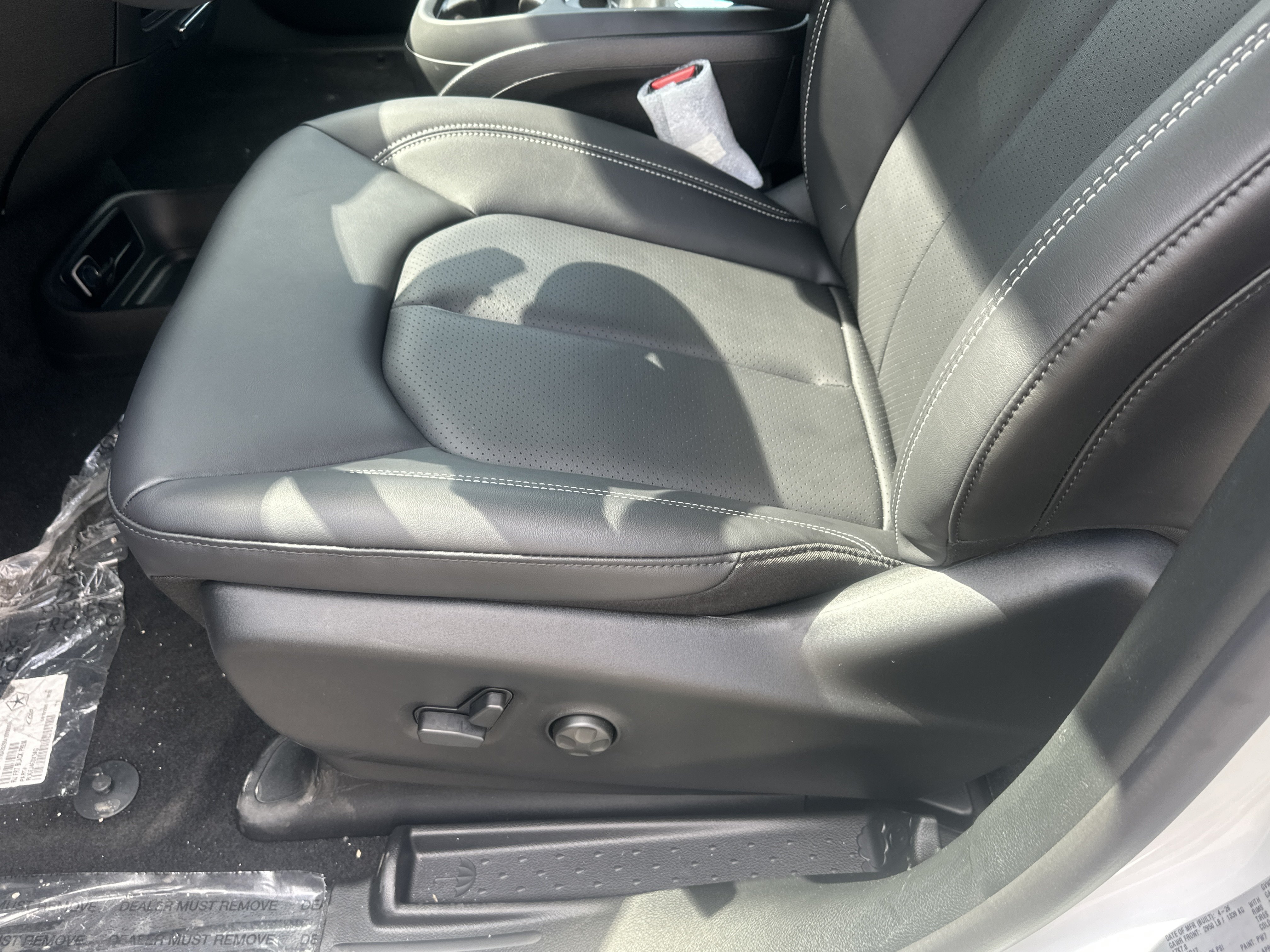 New 2027 Chrysler Pacifica Select FWD image 26