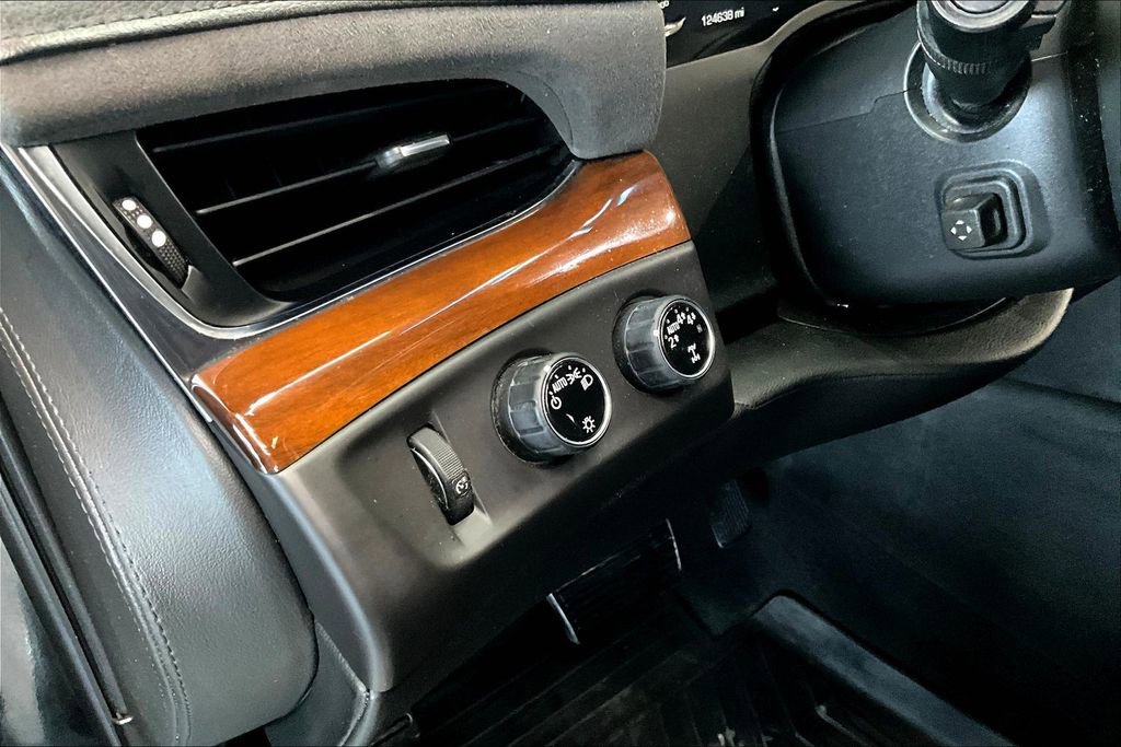 Used 2017 Cadillac Escalade Luxury AWD/4WD image 18