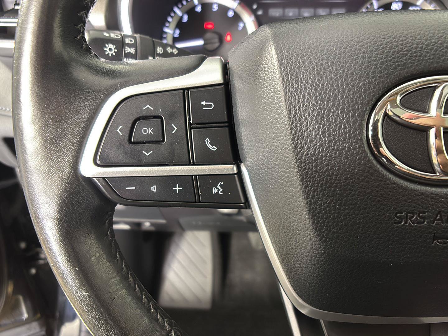 Used 2024 Toyota Highlander XLE AWD/4WD image 31
