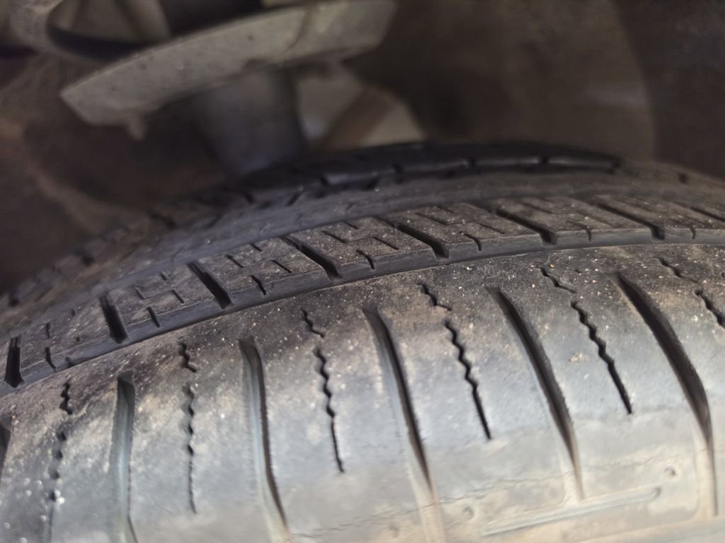 Used 2023 Chrysler Voyager LX image 25