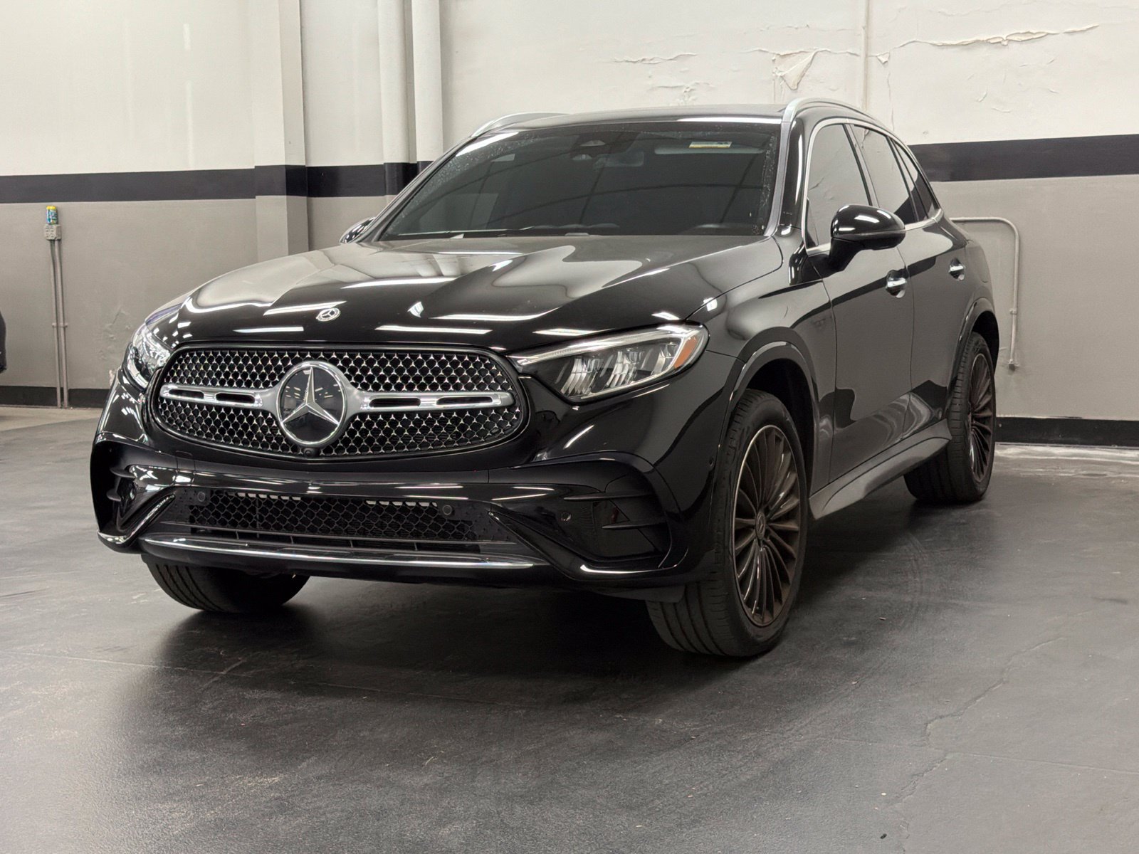 Used 2025 Mercedes-Benz GLC 350e 4MATIC image 5