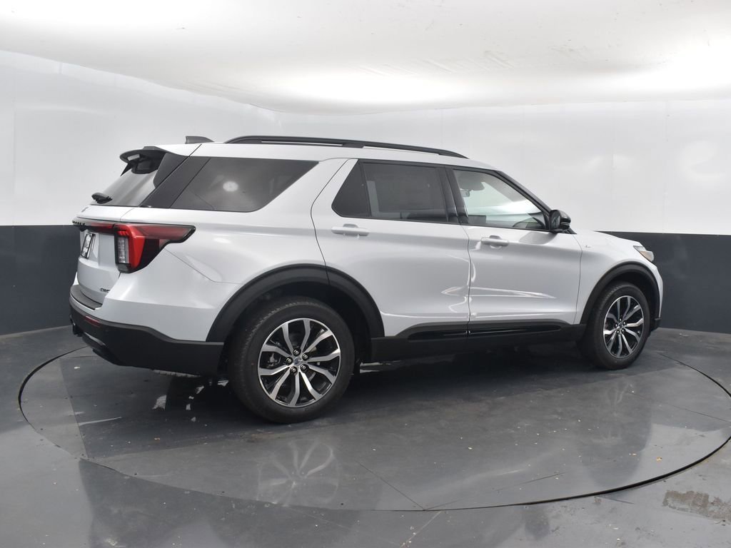 New 2026 Ford Explorer ST-Line image 2