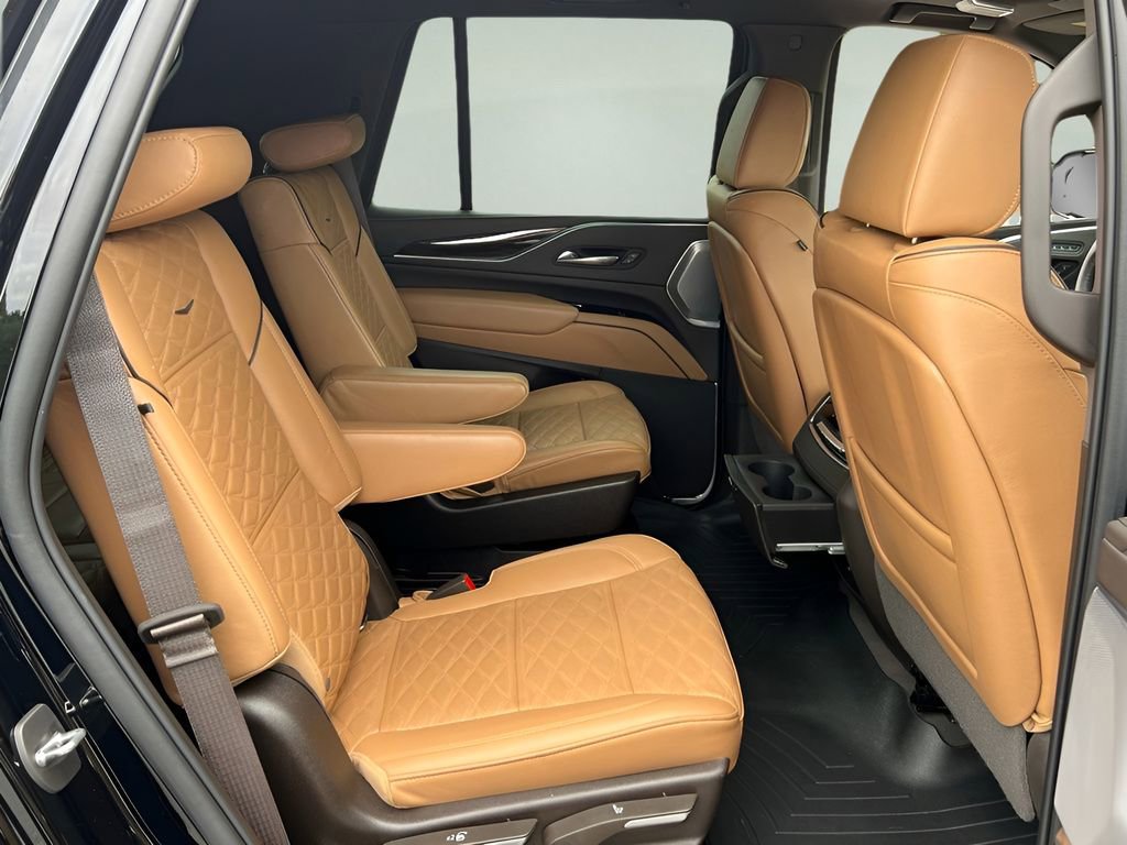 Used 2022 Cadillac Escalade Premium Luxury w/ Performance Package AWD/4WD image 17