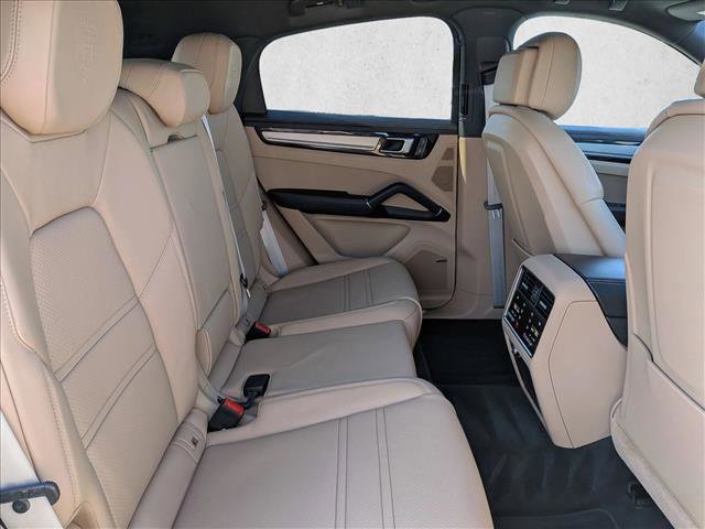 Used 2023 Porsche Cayenne S AWD/4WD image 21