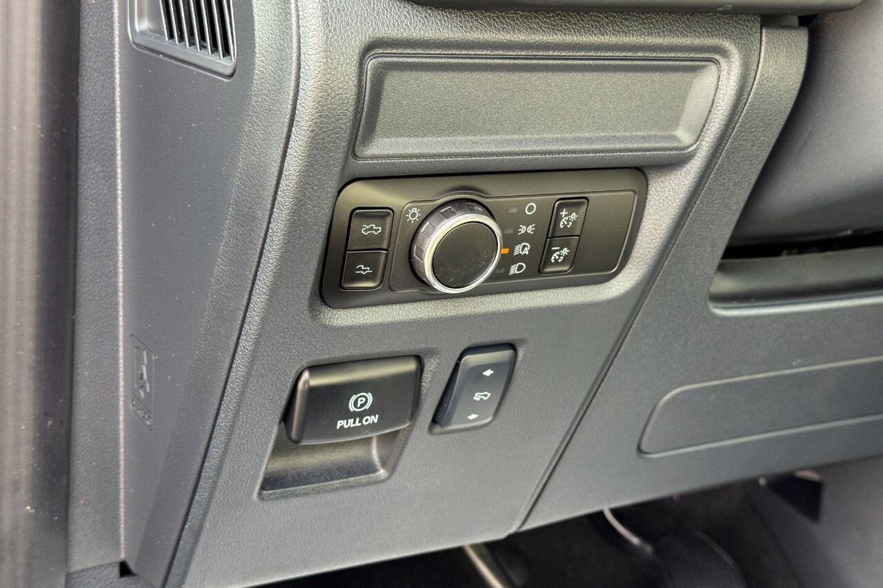 Used 2025 Ford F150 Lightning Platinum AWD/4WD image 35