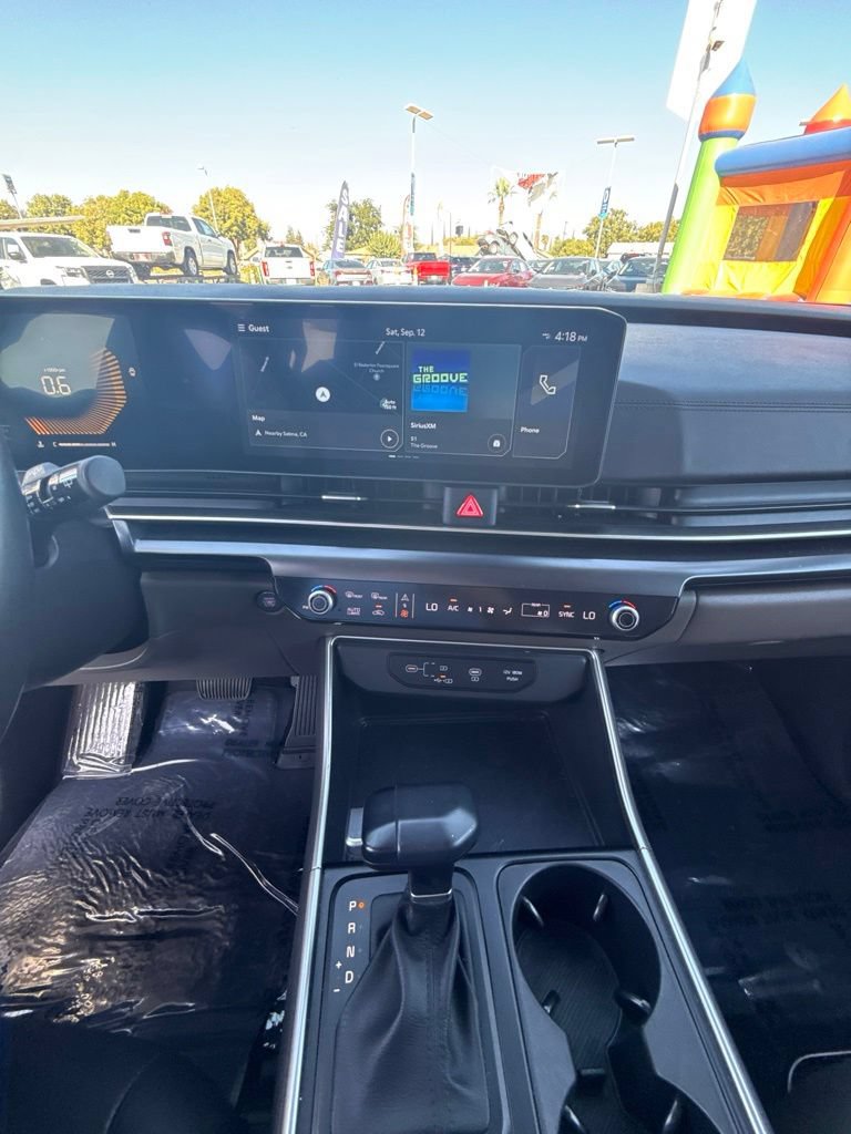 Used 2025 Kia Carnival FWD image 10