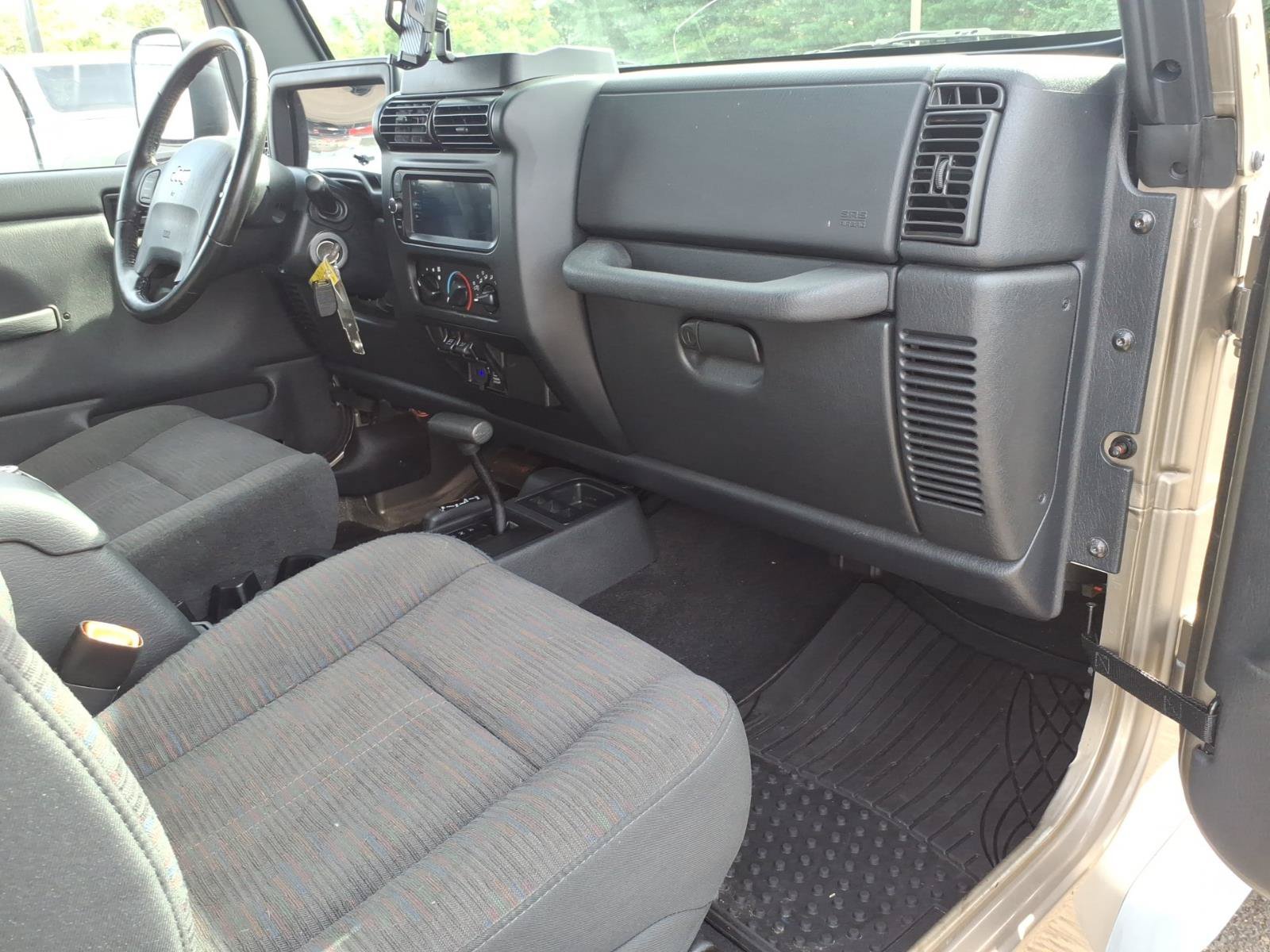 Used 2004 Jeep Wrangler 4WD image 9