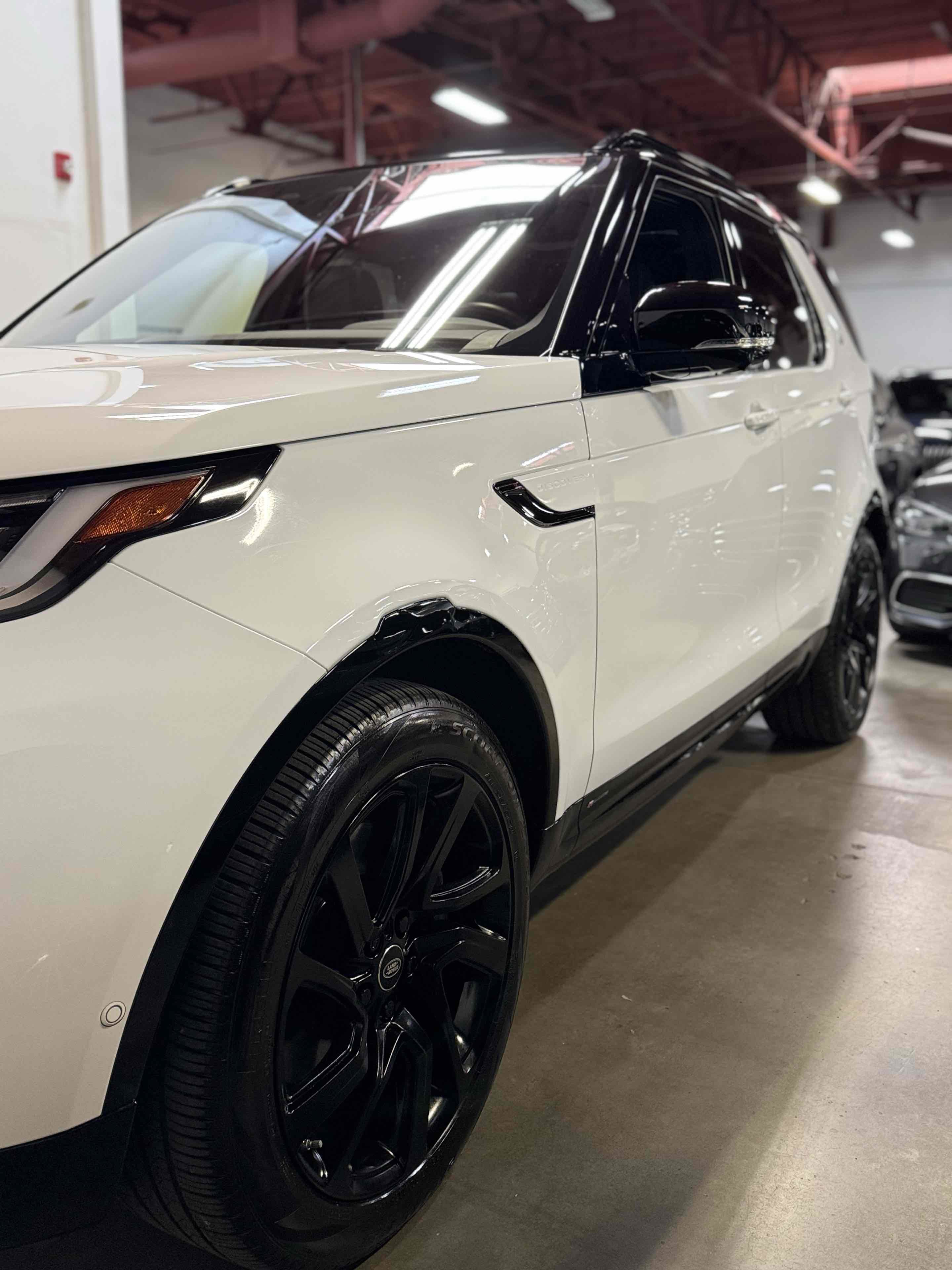 Used 2021 Land Rover Discovery S R-Dynamic image 61