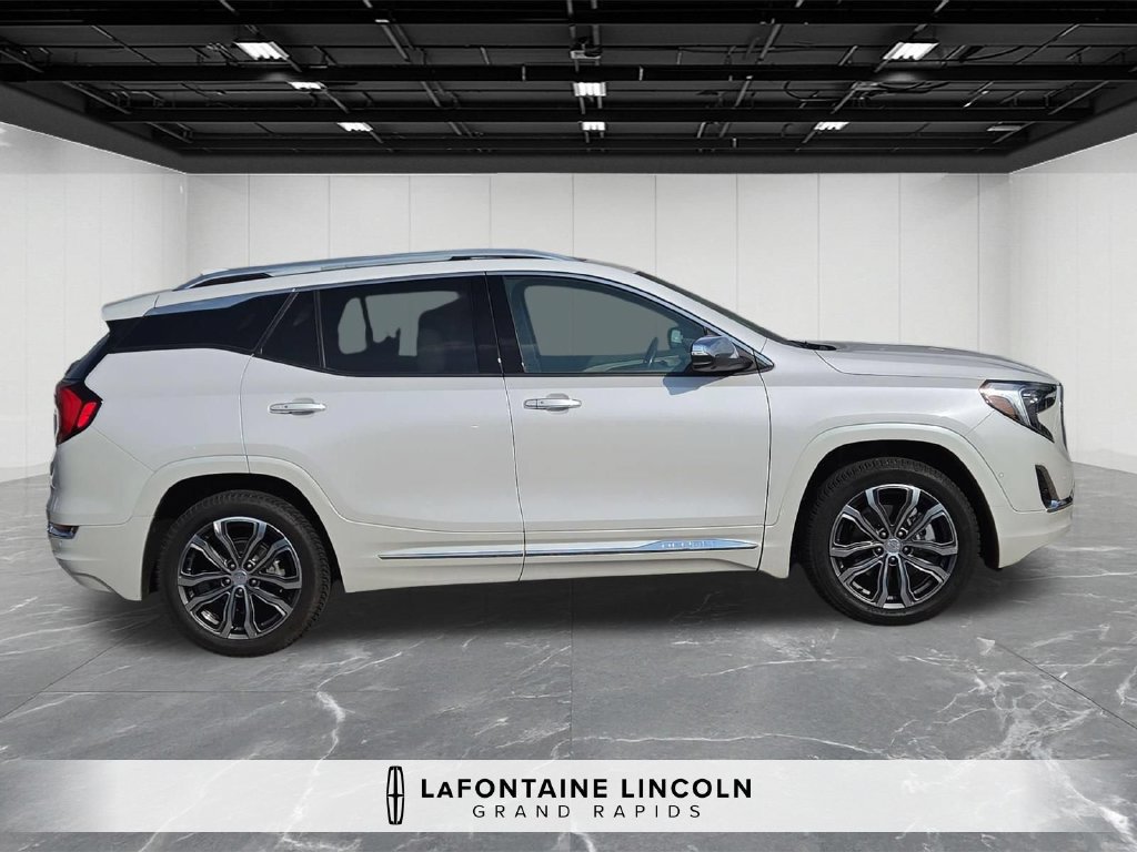 Used 2020 GMC Terrain Denali w/ Denali Premium Package AWD/4WD image 6