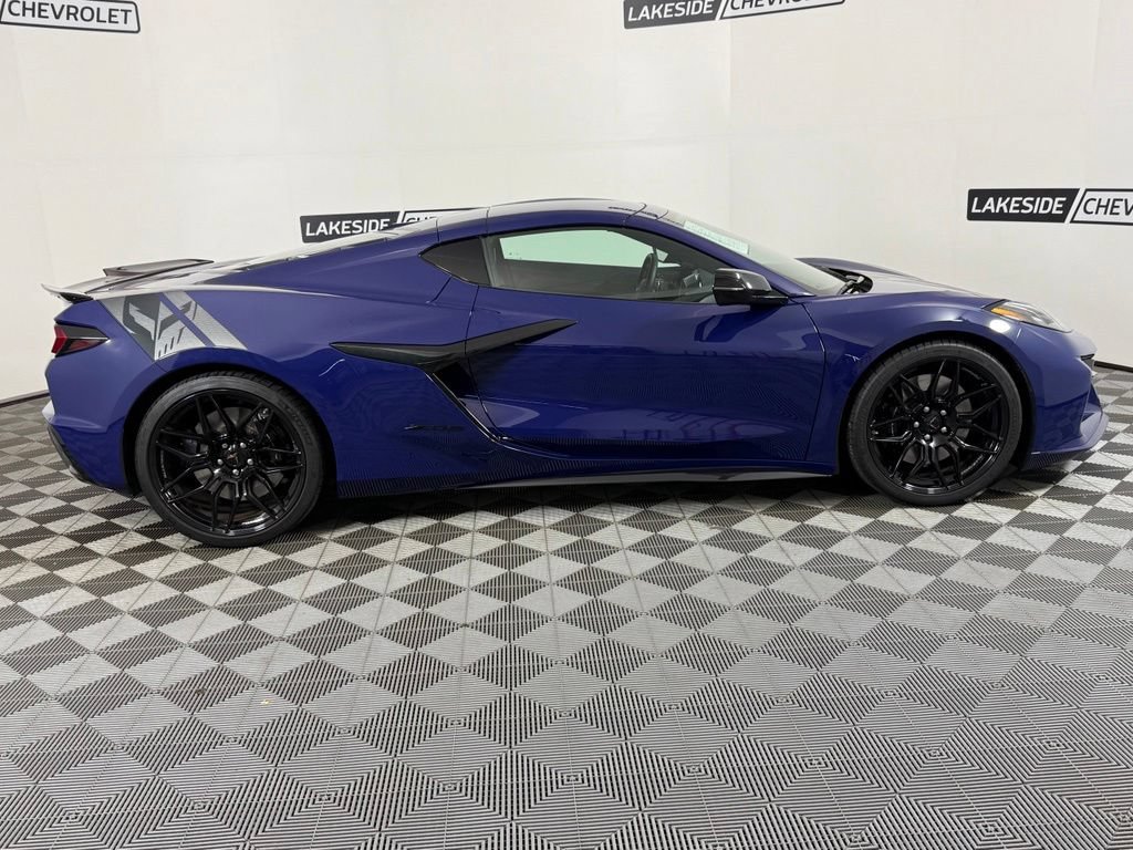 Used 2025 Chevrolet Corvette Z06 RWD image 7