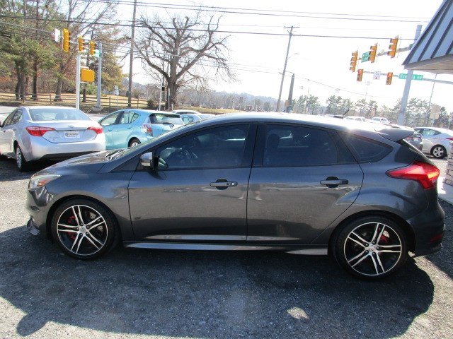 Used 2017 Ford Focus ST image 5