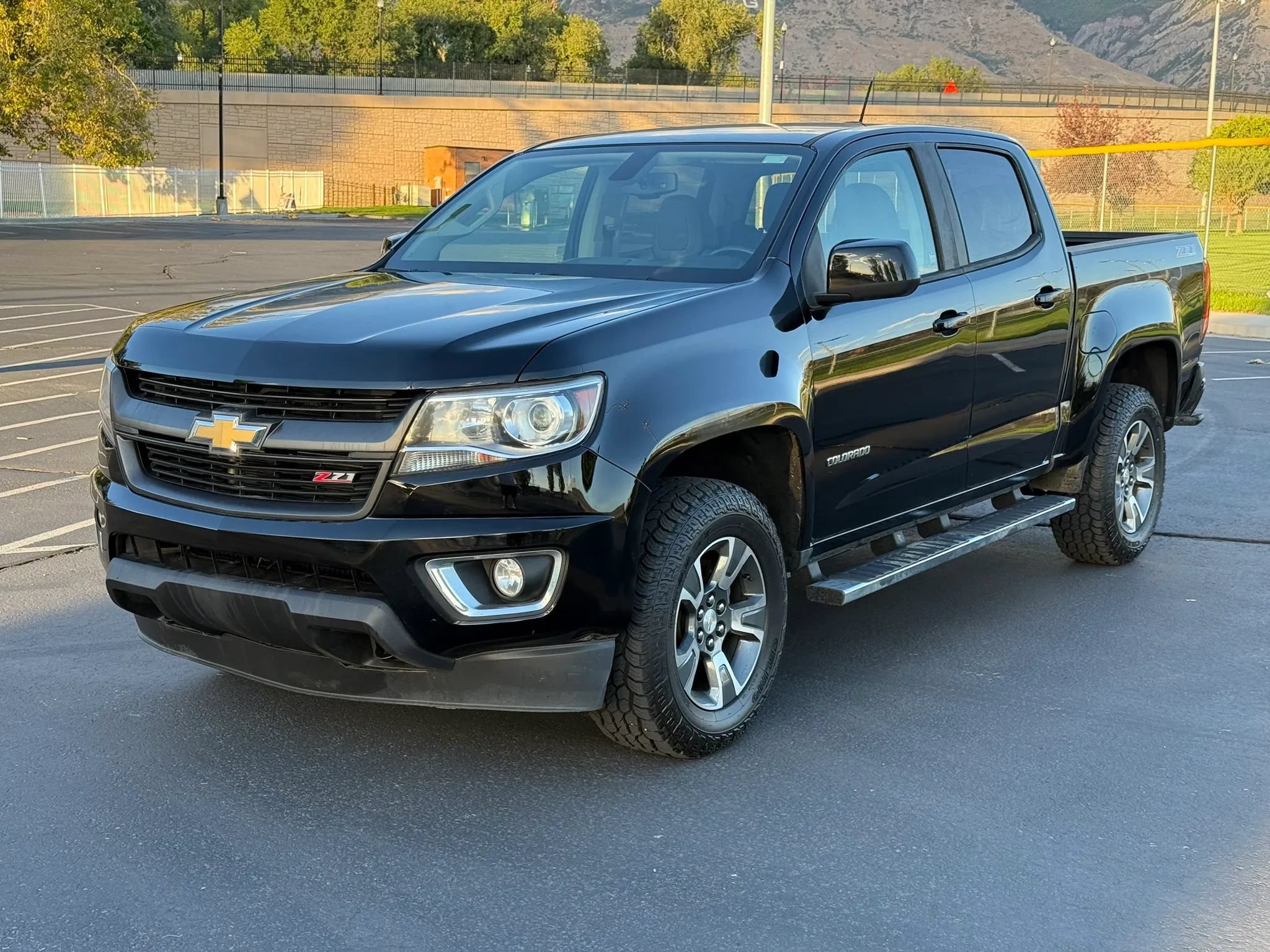 Used 2019 Chevrolet Colorado Z71 AWD/4WD image 2