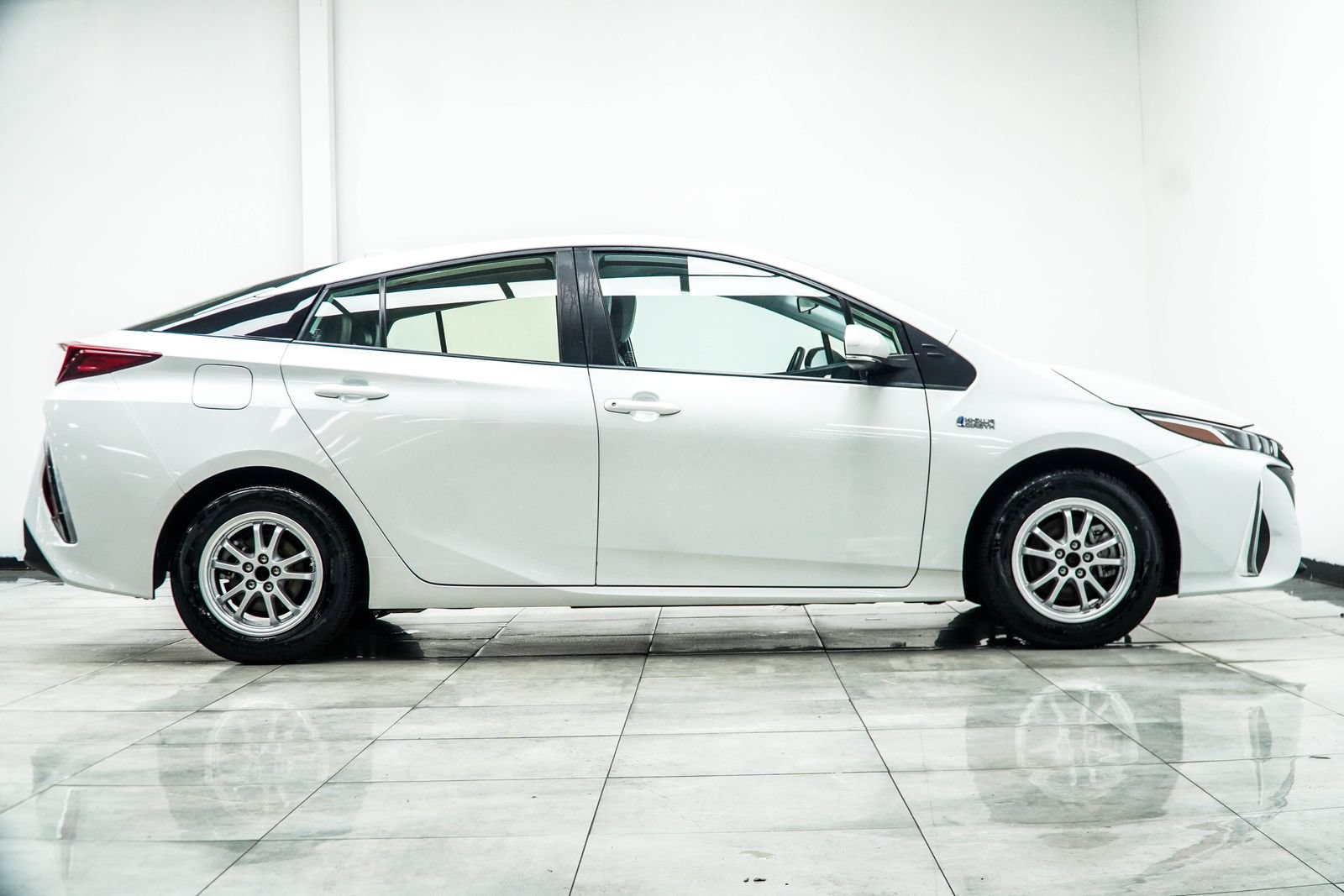 Used 2021 Toyota Prius Prime XLE FWD image 8