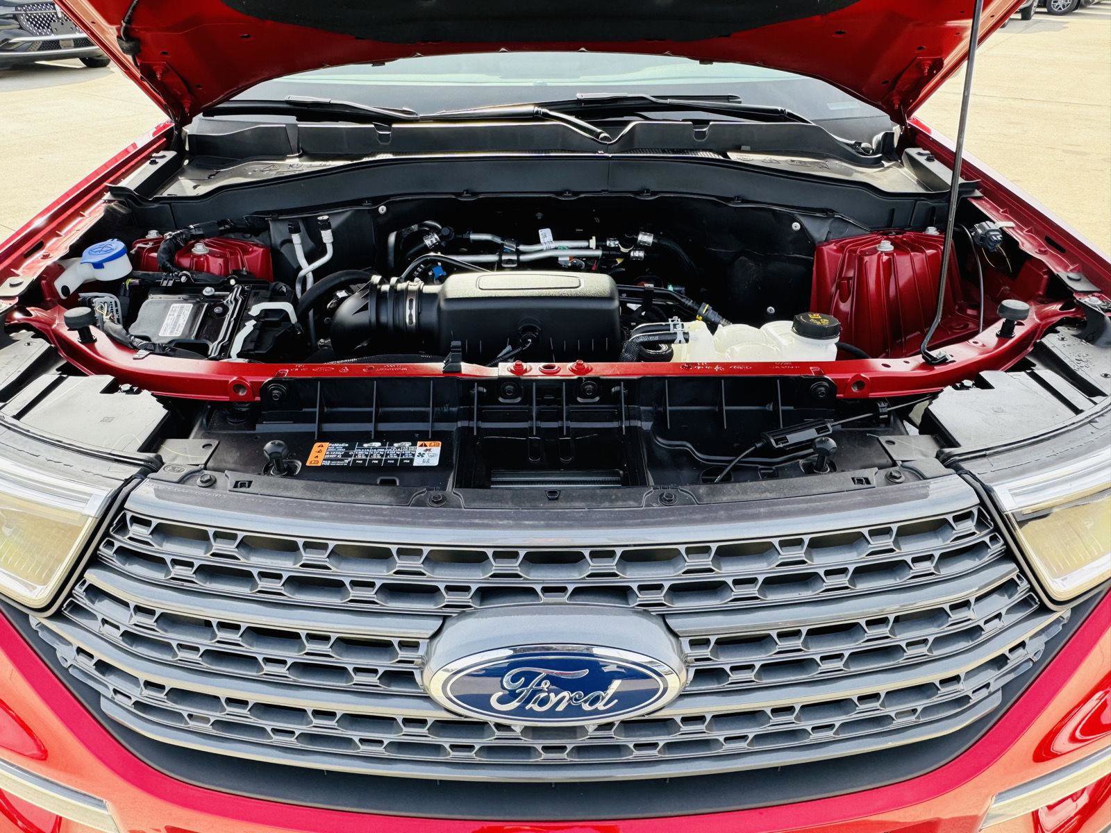 Used 2024 Ford Explorer XLT w/ Equipment Group 202A AWD/4WD image 46