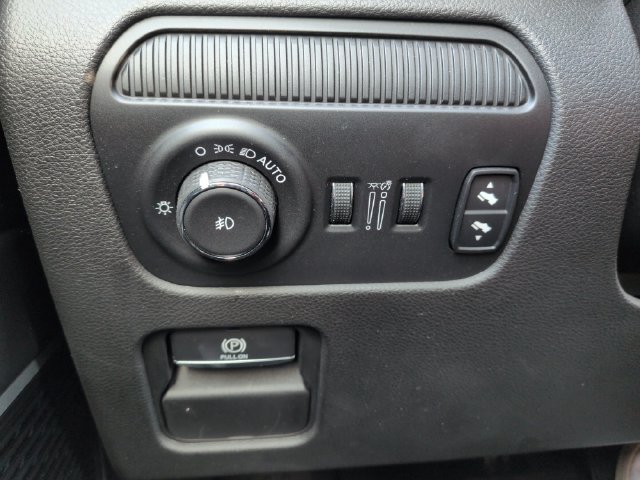 Used 2022 Jeep Wagoneer Series III AWD/4WD image 38