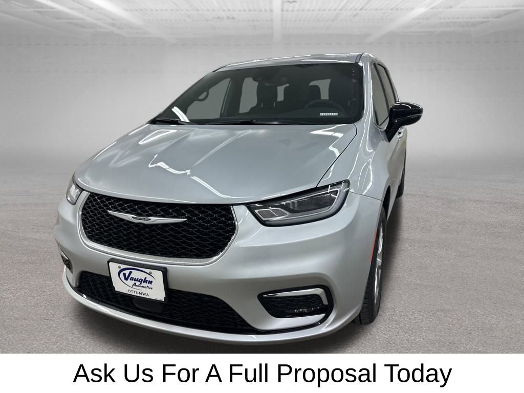 New 2026 Chrysler Pacifica Select image 4