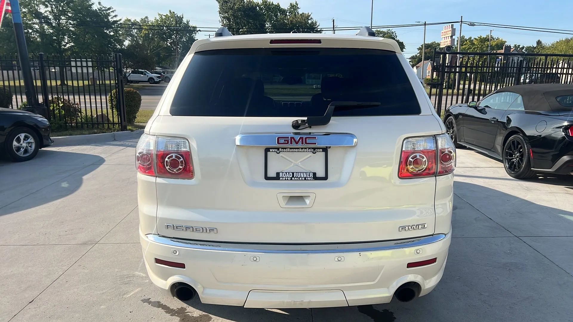 Used 2011 GMC Acadia Denali image 6