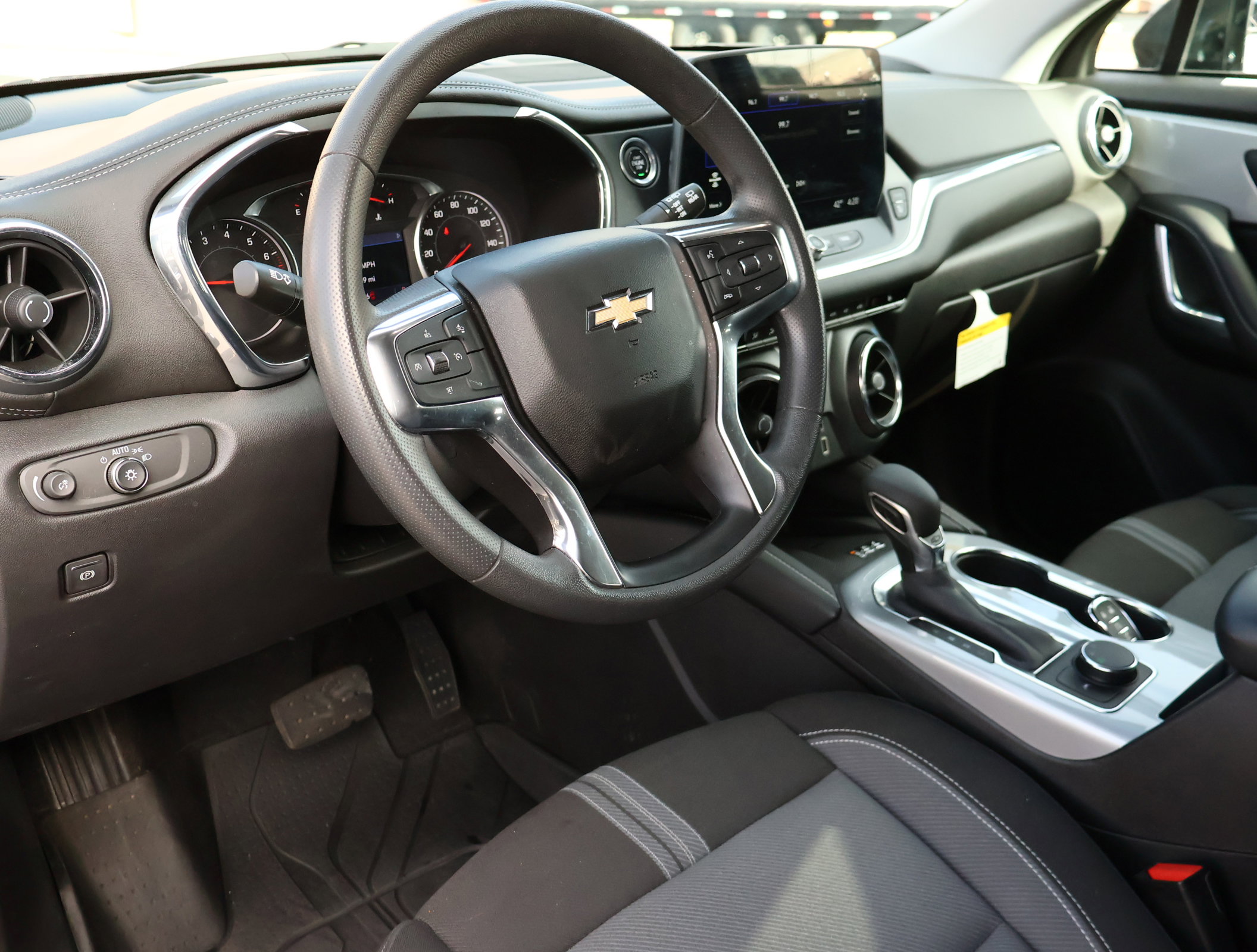 Certified 2024 Chevrolet Blazer LT w/ Convenience Package image 3