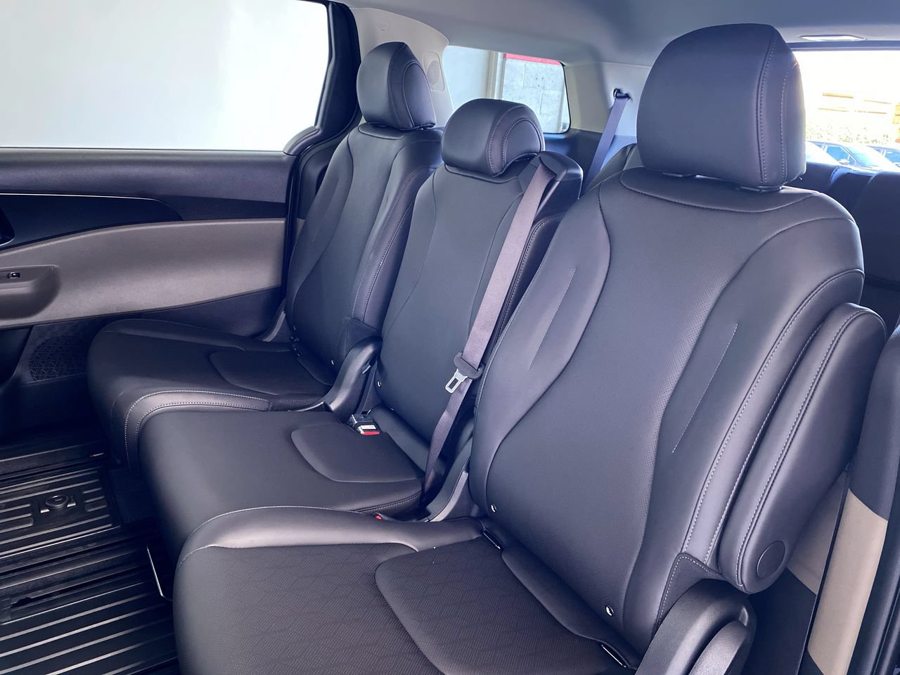New 2027 Kia Carnival LXS FWD image 34