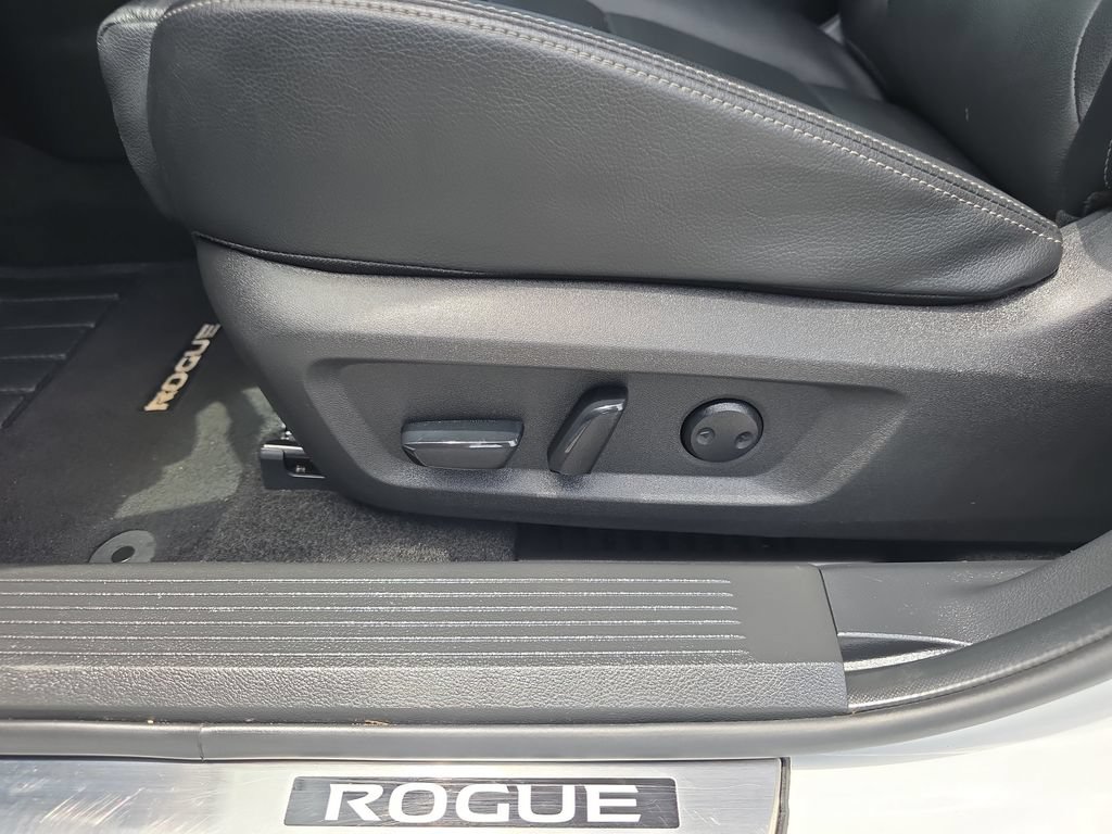 Used 2024 Nissan Rogue SL FWD image 21