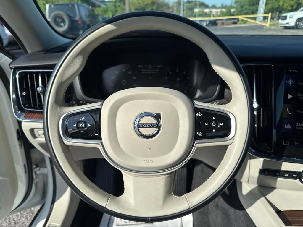 Used 2021 Volvo S60 T5 Momentum w/ Premium Package FWD image 12