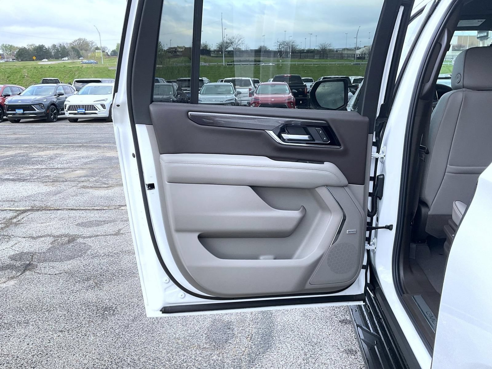 New 2026 GMC Yukon XL Elevation AWD/4WD image 21