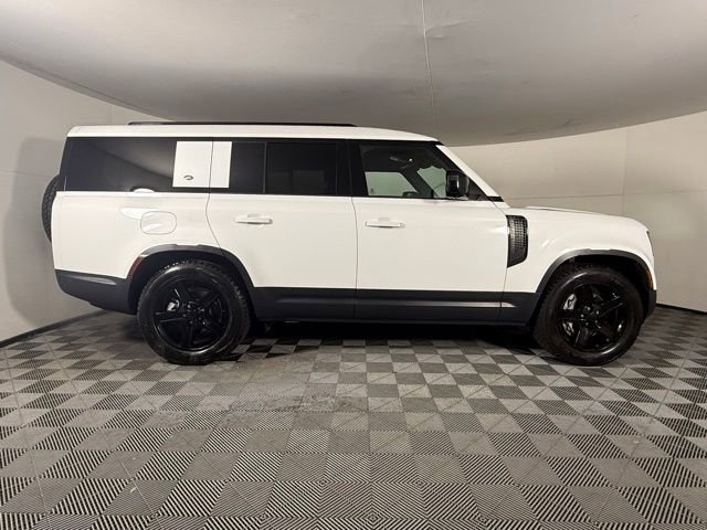 Used 2023 Land Rover Defender 130 SE image 9